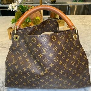 Louis Vuitton Monogram Artsy MM Tote